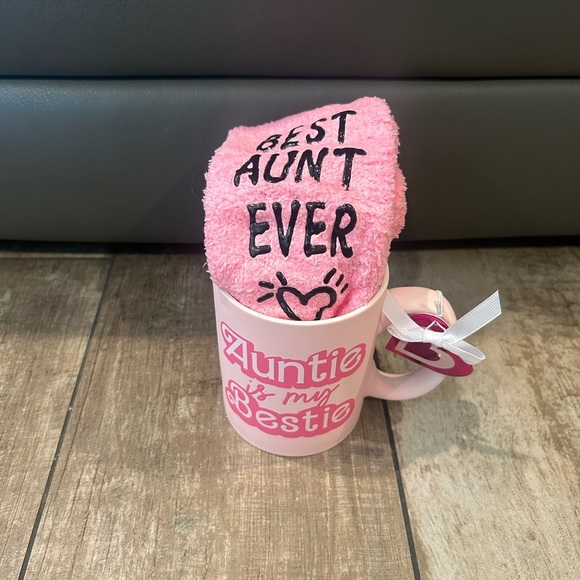 Pink 'Auntie is my Bestie' Gift Set Mug and Sock Set - Picture 1 of 3